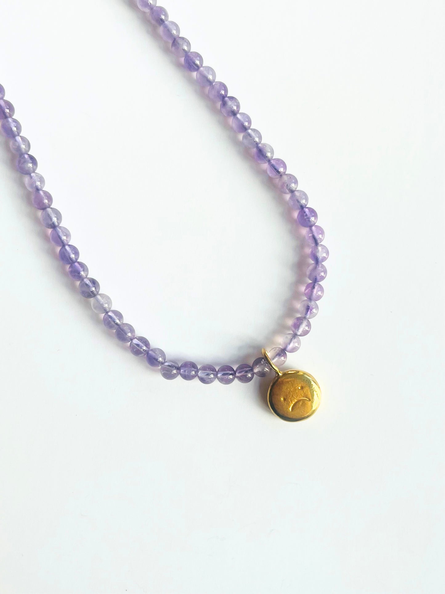 Amethyst beaded smiley necklace (gold)