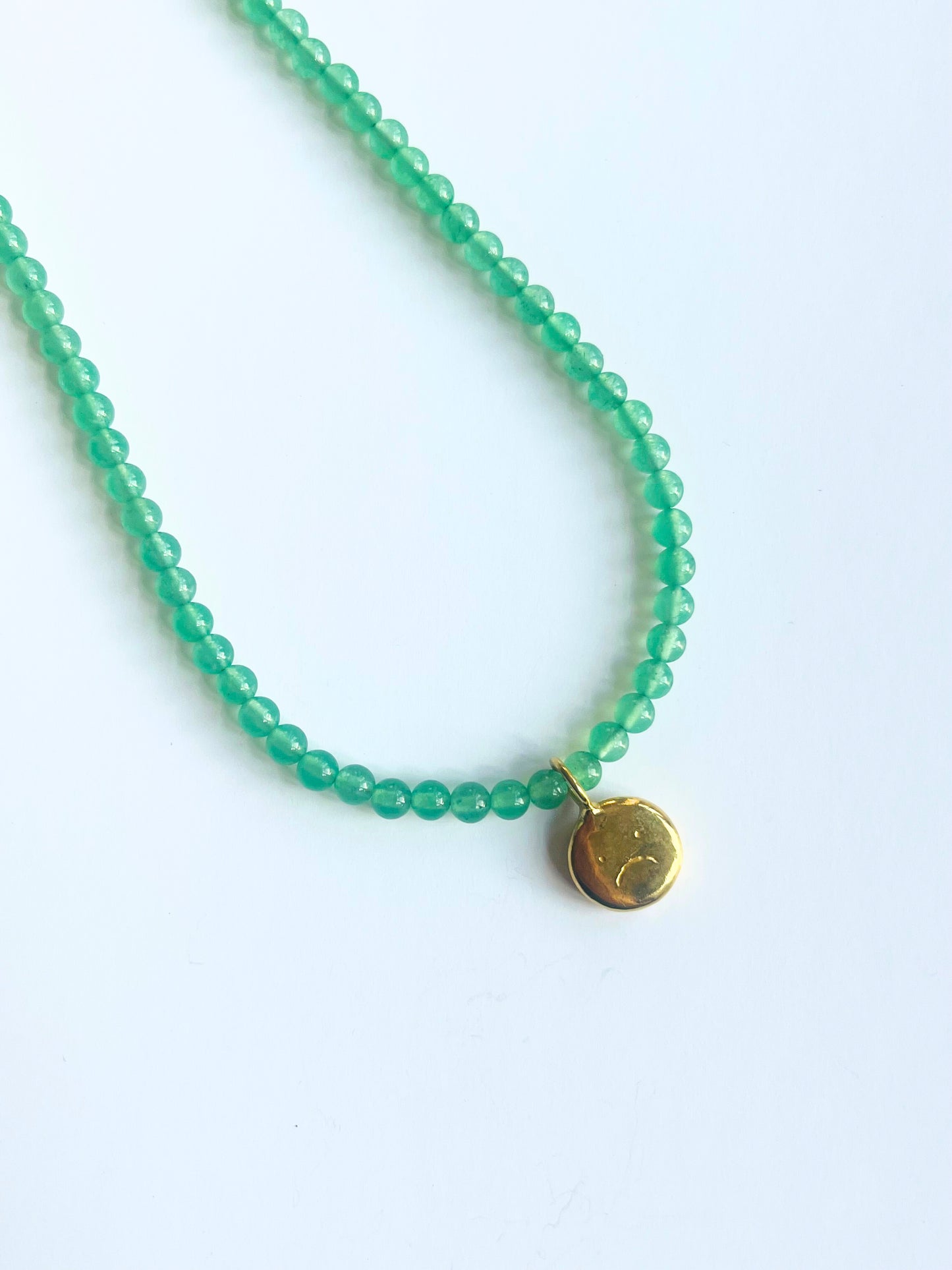Aventurine beaded smiley necklace (gold)
