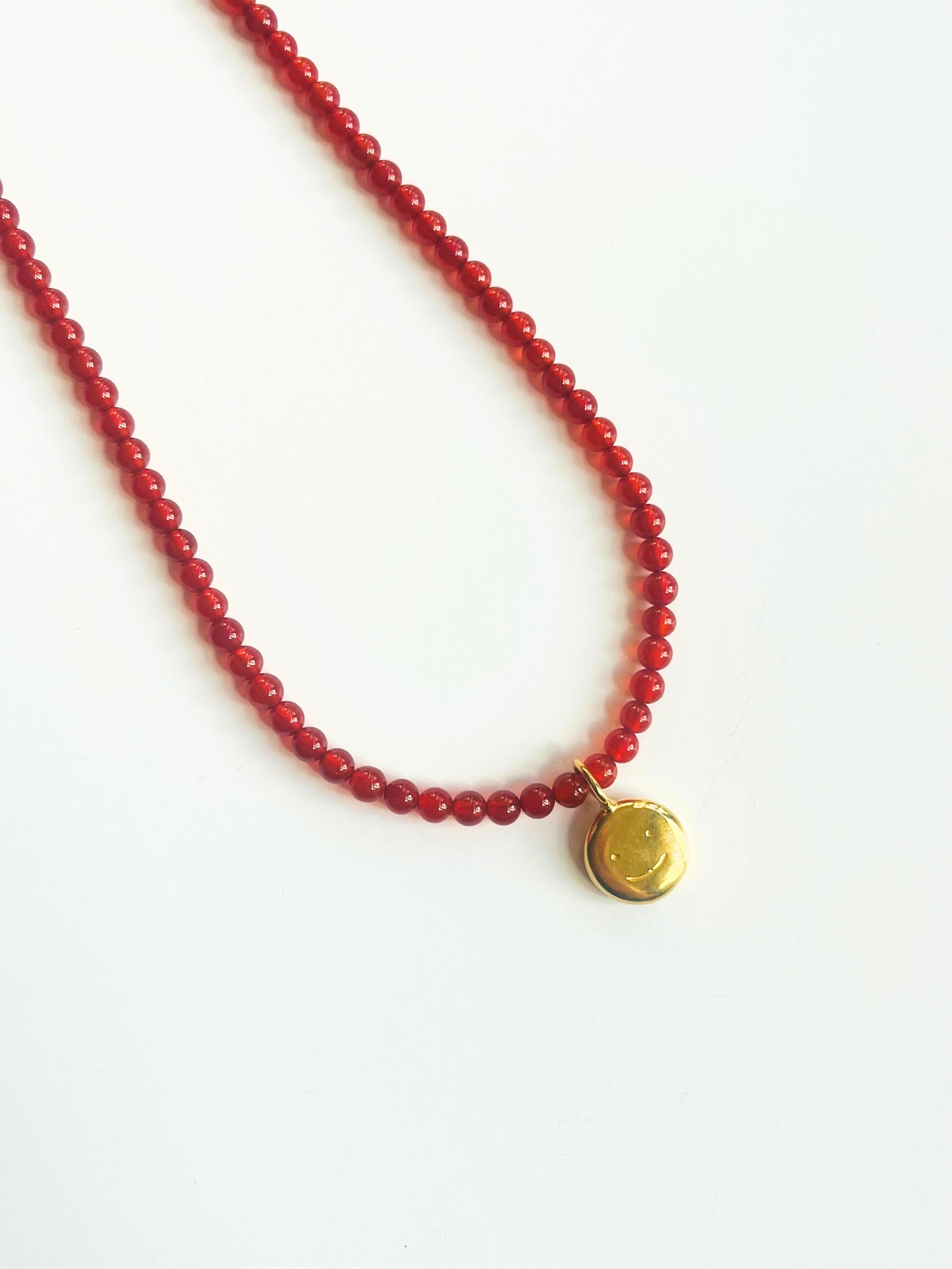 Carnelian beaded smiley necklace (gold)