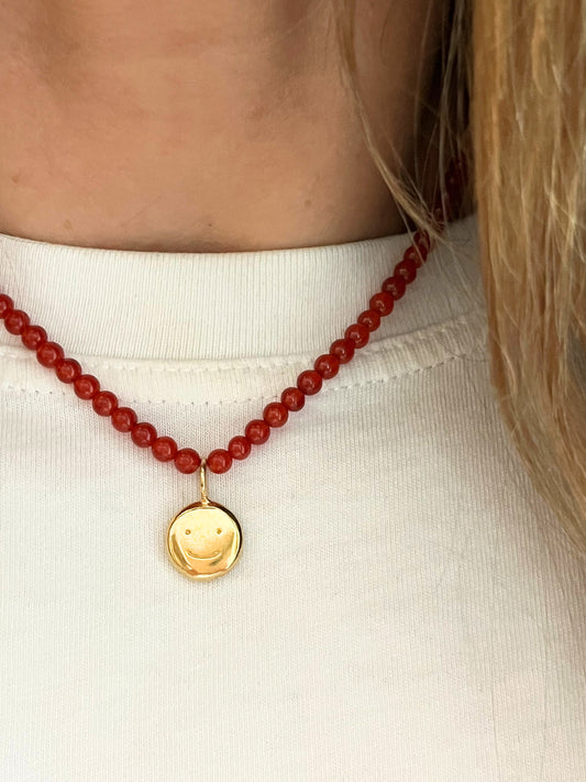 Carnelian beaded smiley necklace (gold)