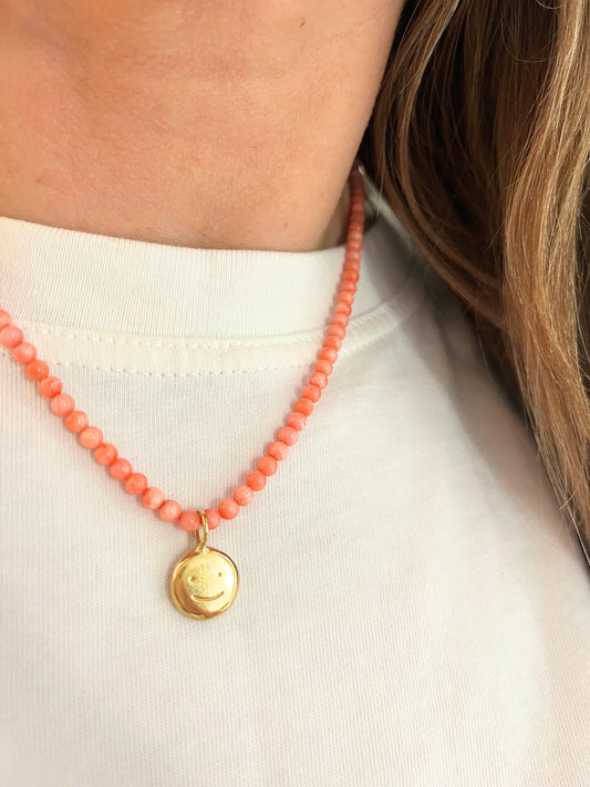 Coral beaded smiley necklace (gold)