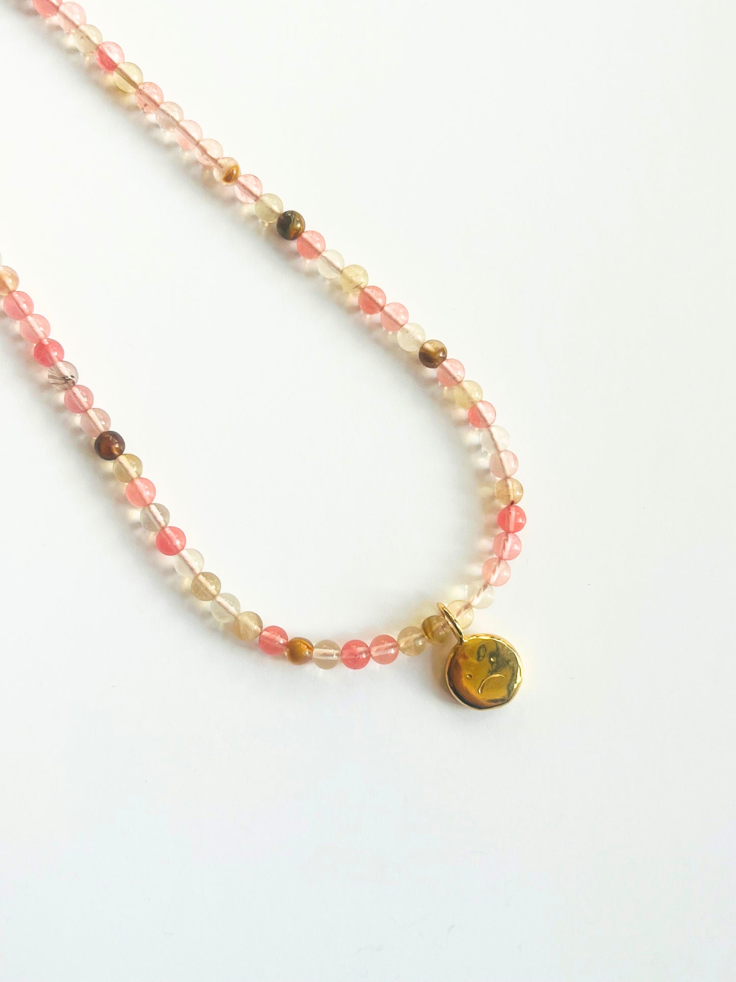 Irish quartz beaded smiley necklace (gold)