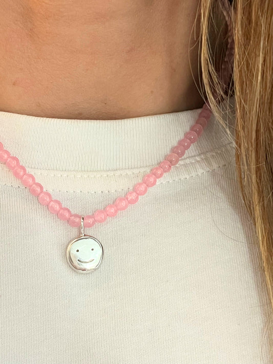 Rose quartz beaded smiley necklace (silver)
