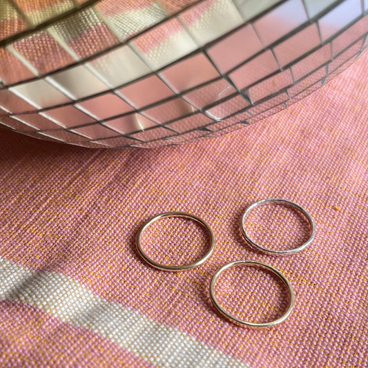 Stacking ring hammered